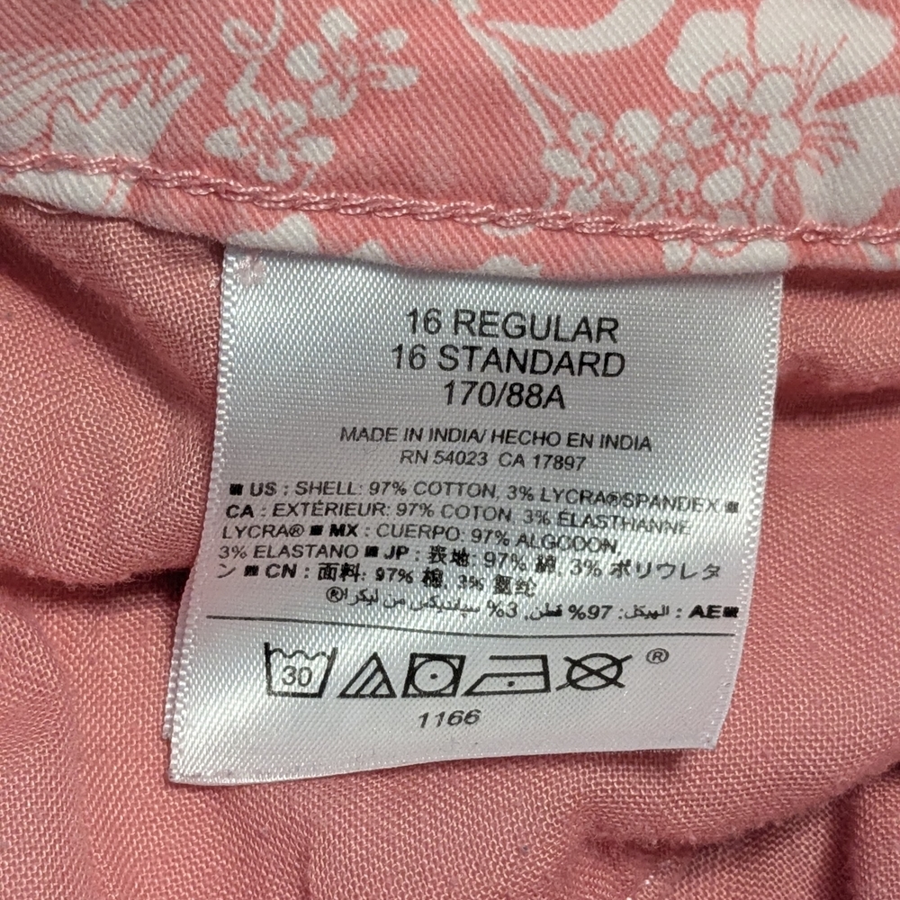 Pixie Old Navy Pink and White Shorts Floral Design 3 Inch - Picture 4 of 4